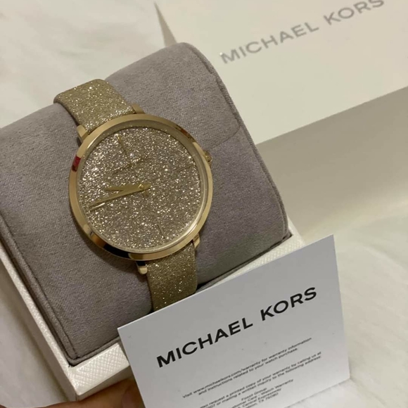 Michael Kors Charley Gold-tone Leather watch - Picture 1 of 5